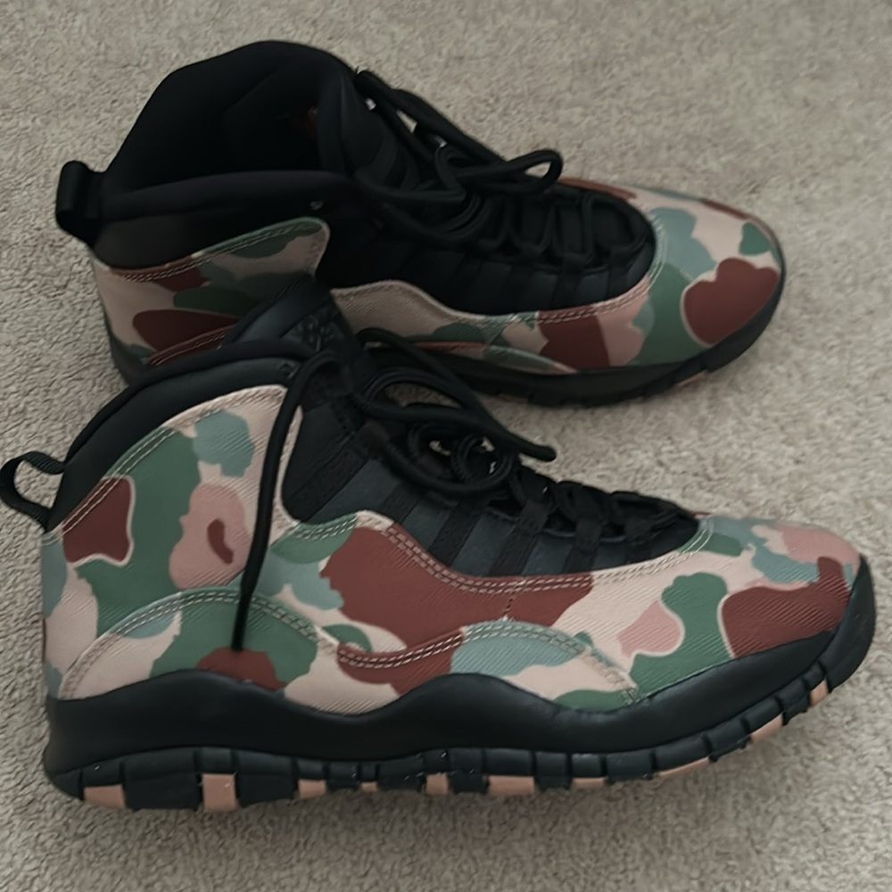 Air Jordan Retro 10 - Desert Camo - NEW - 9.5 men’s - Never worn!